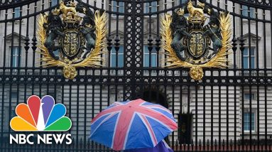 LIVE: Scenes Of Mourning After Queen Elizabeth II Dies | NBC News