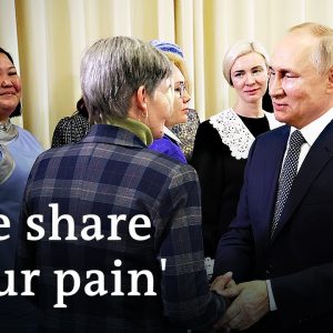 Putin talks with mothers of Russian soldiers in staged meeting | DW News