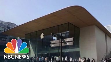 Workers Flee From World’s Largest iPhone Factory