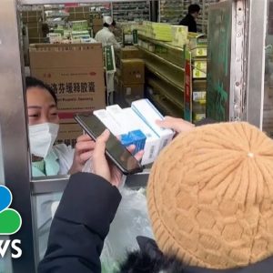 Long Lines Outside Beijing Pharmacies, Clinics After Covid Curbs Eased
