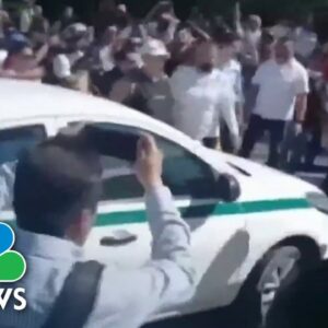 Taxi and Uber drivers clash at Cancun airport