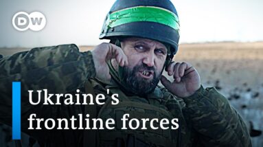 On the frontline with a Ukrainian artillery unit | DW News