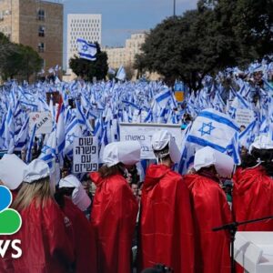 Tens of thousands of Israelis protest Netanyahu's plans to overhaul the judiciary