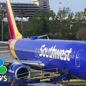 Off-duty pilot helps land Southwest plane after captain falls ill