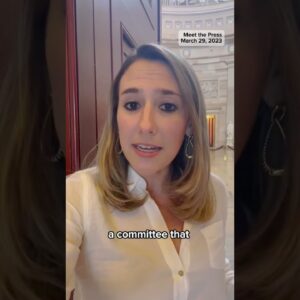 #BernieSanders presses former #Starbucks CEO #HowardShultz on union busting