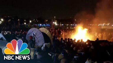 Protests in Paris fighting against Macron’s bill to raise retirement age