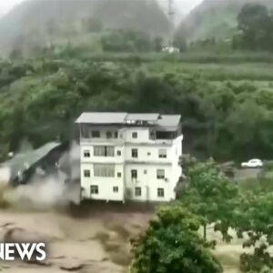 Deadly floods follow torrential rain in Chongqing, China