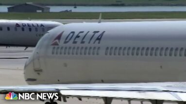 Plane passengers, flight attendant carried out by stretcher after spending hours on hot plane