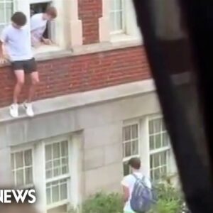 New video shows UNC-Chapel Hill students climb out windows after active shooter alert