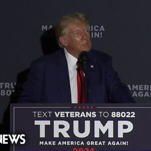 Trump mocks Christie's weight, eating habits