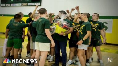 High school basketball players shave heads to support teammate with cancer