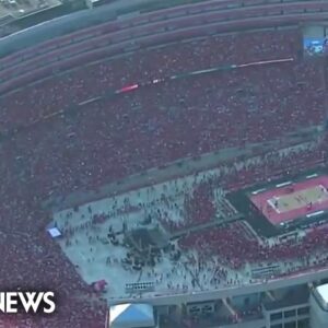 92,000+ fans set world record at Nebraska women’s volleyball match
