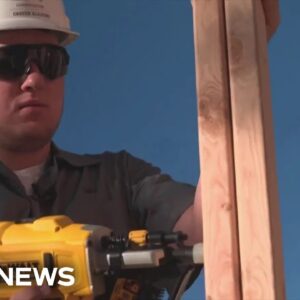 Colorado students build tiny homes for teachers