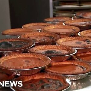 Migrant families in New York bake pies for those in need