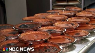 Migrant families in New York bake pies for those in need