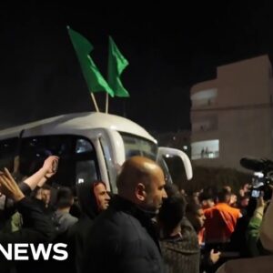 Palestinian prisoners reunite with family members amid temporary cease-fire