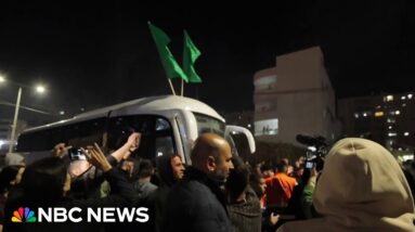 Palestinian prisoners reunite with family members amid temporary cease-fire