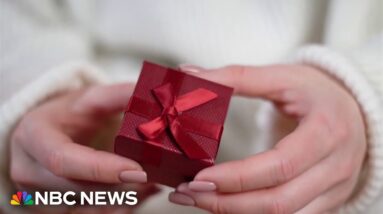 How to spot fake customer reviews while shopping online