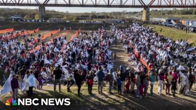 Record border crossings spark battle between Texas and the White House