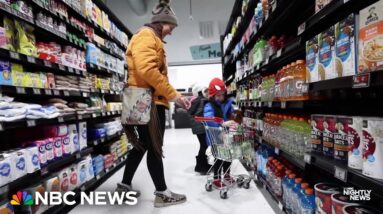 Small Illinois town comes together to save supermarket