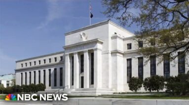 How the Federal Reserve tries to balance employment and inflation as the U.S. central bank