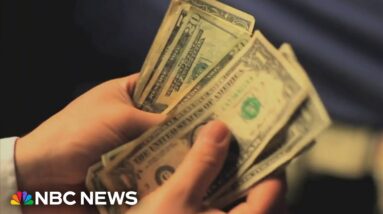 More businesses now offering discounts if customers pay with cash