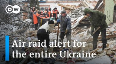 Russia launches air strikes on Ukraine | DW News
