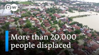 Heavy flooding threatens election in Indonesia | DW News