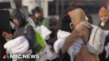 Thousands of migrants in Chicago on edge as shelter evictions loom
