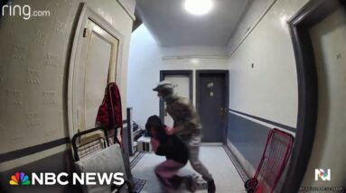 Mom fights off daughter’s would-be kidnapper down 4 flights of stairs
