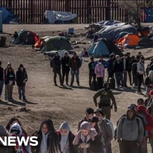 Supreme Court temporarily blocks Texas immigration law