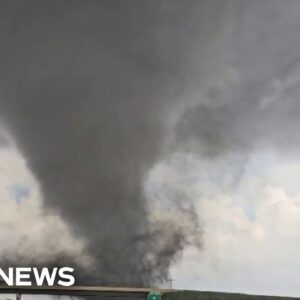 Deadly, destructive tornado rips through Kansas town