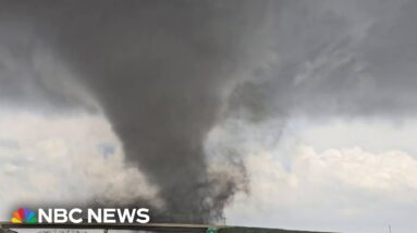 Deadly, destructive tornado rips through Kansas town