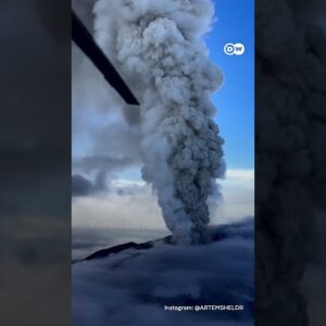 Volcano in Russia's Kamchatka region erupts for first time in 600 years | DW News