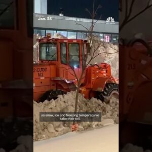 Hundreds remain without power in freezing South